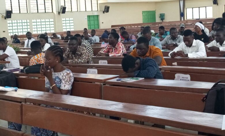 Découvrez comment l'Université de Kara et Novaria Textiles offrent des opportunités d'emploi aux jeunes diplômés.