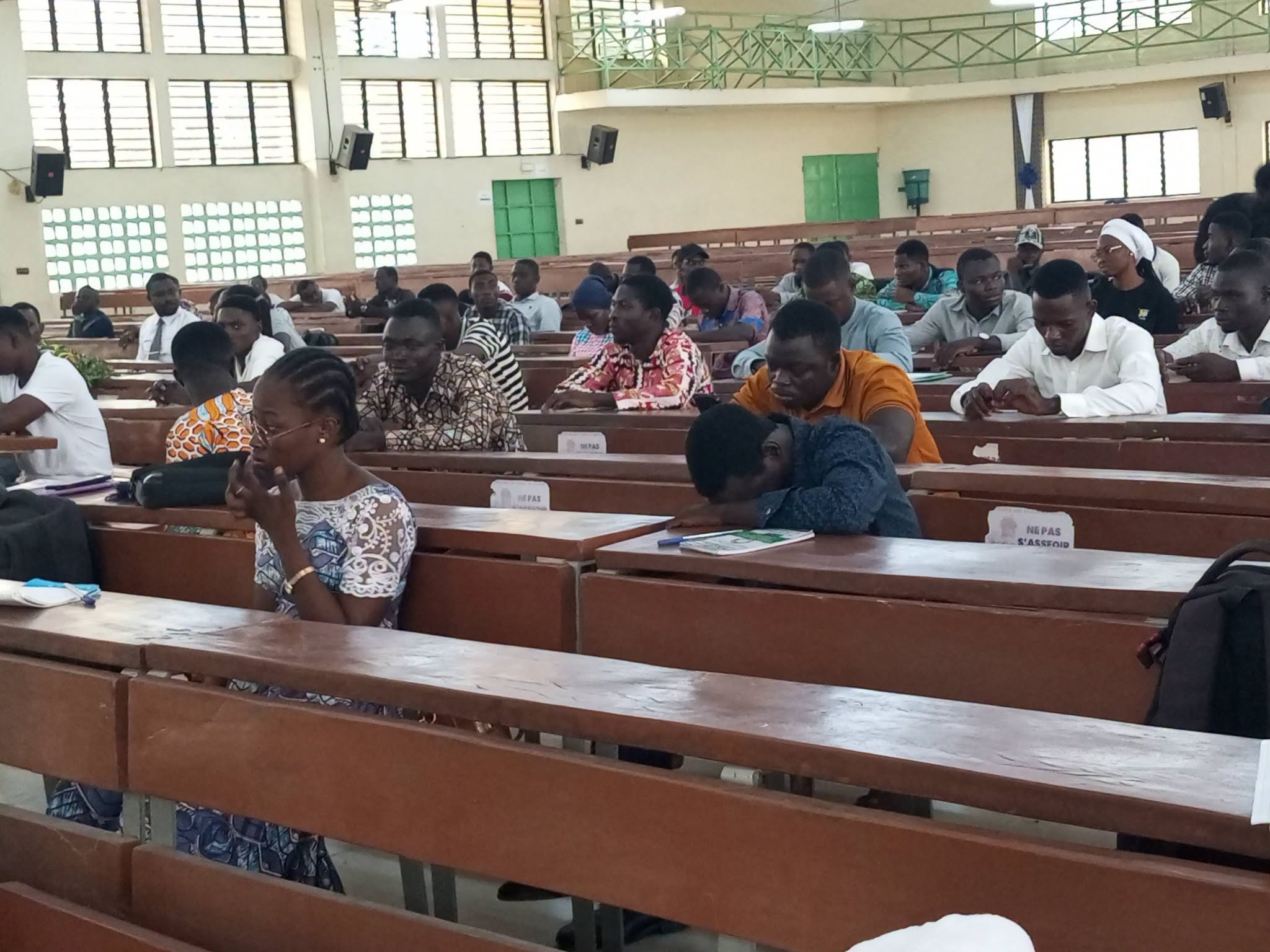 Découvrez comment l'Université de Kara et Novaria Textiles offrent des opportunités d'emploi aux jeunes diplômés.
