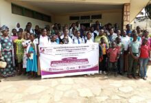 Les femmes de l’Université de Kara œuvrent pour l'éducation et le leadership des jeunes filles, encourageant leur confiance en elles.