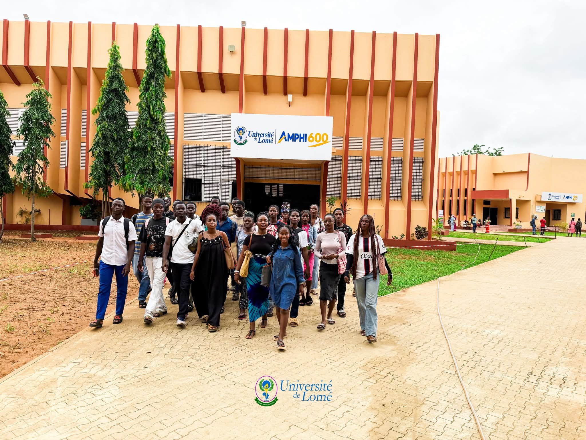 À l'Université de Lomé, les travaux de peinture et de jardinage se poursuivent pour améliorer le campus sud.