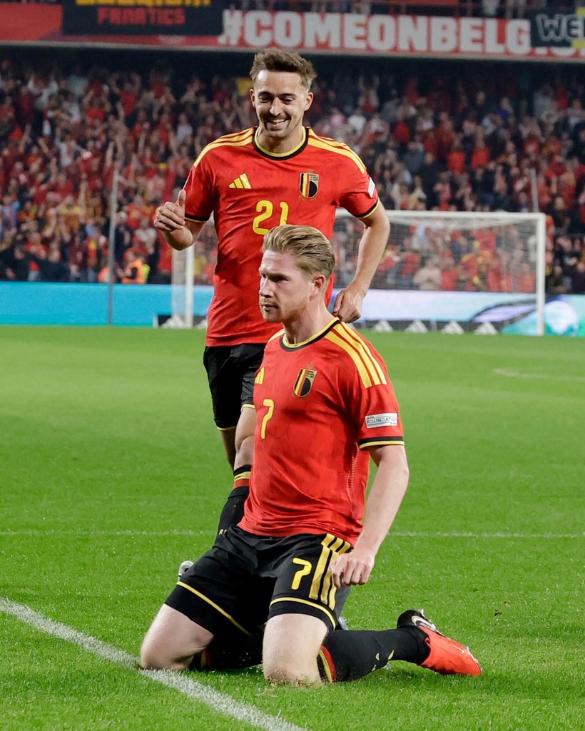 La Belgique frappe fort avec une victoire de 3-0 contre la Turquie, mettant la pression sur la France en Ligue des nations.
