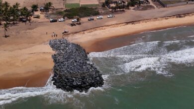 Le Togo reçoit 26 nouveaux épis pour protéger son littoral et lutter contre l'érosion côtière dans la région de Gbodjomé.