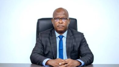 Apprenez comment Kossivi Hounaké, président de l’Université de Lomé, s’entoure de collaborateurs pour gérer l’institution.
