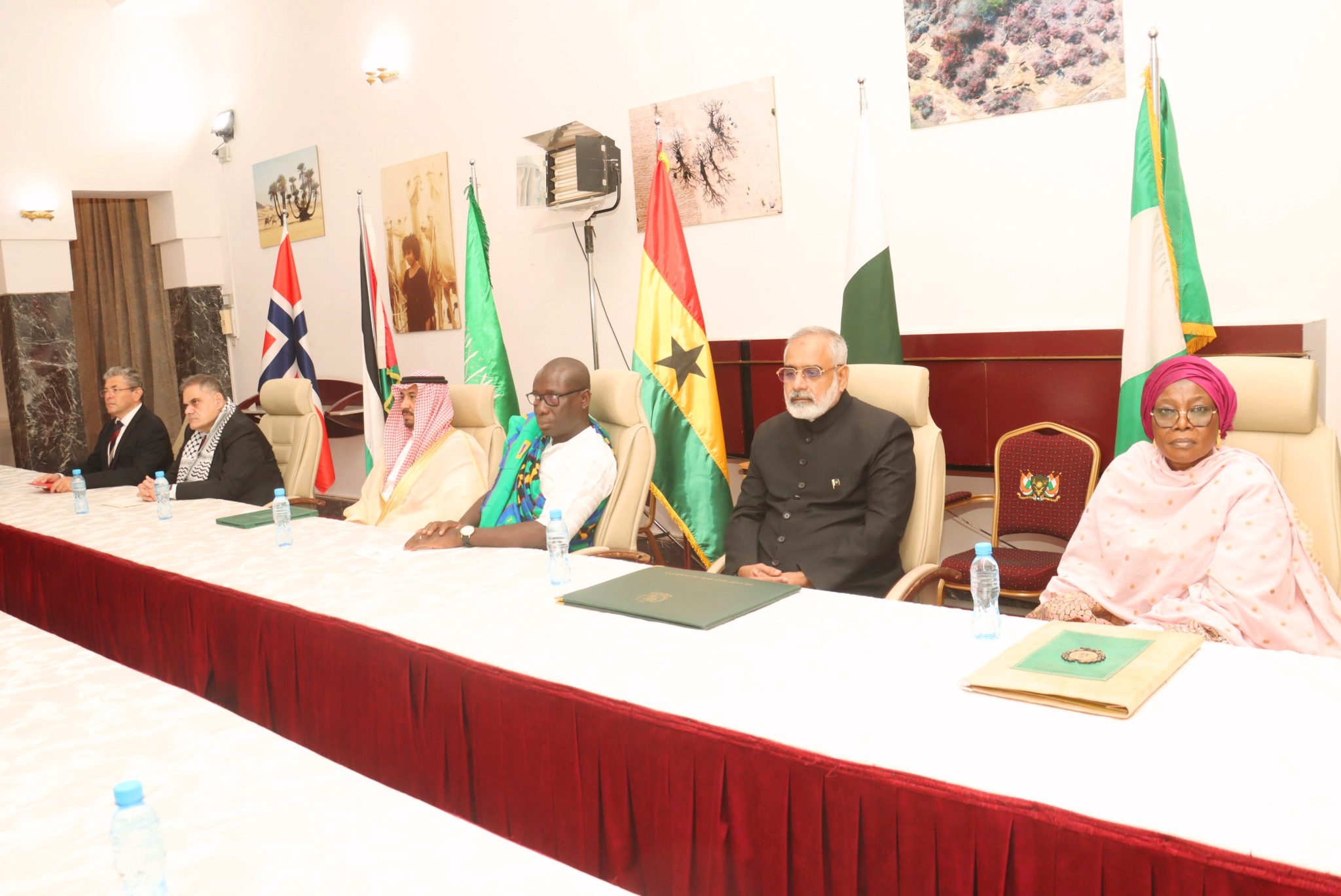 Le président Abdourahamane Tiani a reçu les lettres de créance de six nouveaux ambassadeurs au Niger, représentant divers pays.