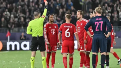 Michael Olise au cœur des critiques après son expulsion face à Viking Stavanger. Découvrez les réactions à cet incident.