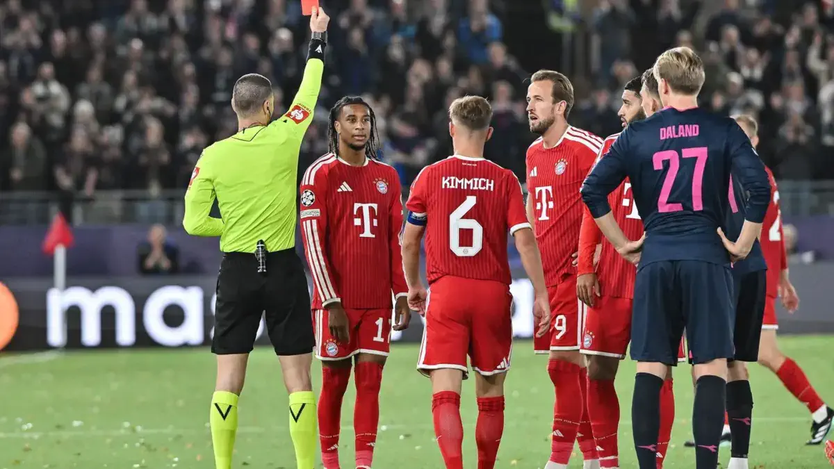 Michael Olise au cœur des critiques après son expulsion face à Viking Stavanger. Découvrez les réactions à cet incident.