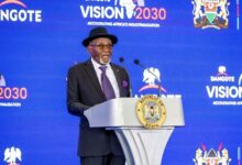 Le président togolais Jean-Lucien Savi de Tové participe au lancement de la raffinerie Dangote au Kenya aux côtés de dirigeants africains.