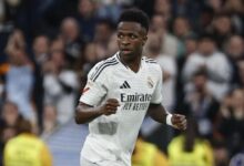 Expulsé contre Villarreal, Vinicius Jr risque plusieurs matchs de suspension. L’attaquant du Real Madrid pourrait manquer le Clasico face au Barça le 25 octobre.